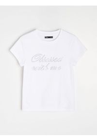 Sinsay - Bawełniana koszulka z błyszczącym napisem "Obsessed with me" - biały. Kolor: biały. Materiał: bawełna. Wzór: napisy