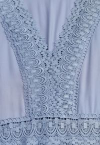 Renee - Niebieska Sukienka Rozkloszowana z Falbanką i Koronką Kiaya. Kolor: niebieski. Materiał: koronka. Wzór: koronka. Długość: maxi #3