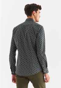 Pako Lorente - PAKO LORENTE – Koszula męska P22WF-1X-017-Z-S. Typ kołnierza: kołnierzyk klasyczny. Materiał: bawełna, elastan. Długość rękawa: długi rękaw. Długość: długie. Styl: klasyczny #6