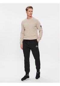 Calvin Klein Jeans Spodnie dresowe Monologo J30J324685 Czarny Regular Fit. Kolor: czarny. Materiał: bawełna