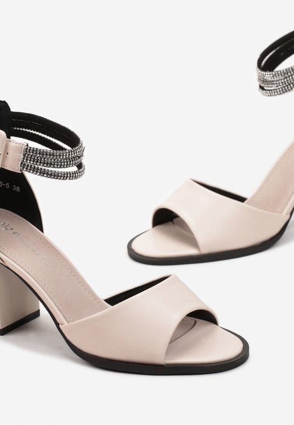 Born2be - Beżowe Sandały na Niskim Słupku z Odkrytym Noskiem Firlia. Kolor: beżowy. Obcas: na słupku