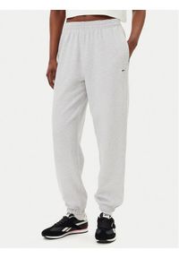Reebok Spodnie dresowe 100221467 Szary Regular Fit. Kolor: szary. Materiał: bawełna