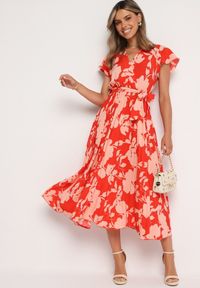 Born2be - Czerwono-Różowa Plisowana Koktajlowa Sukienka z Kopertowym Dekoltem Paskiem i Gumką w Talii Anelsea. Okazja: na spacer, na imprezę. Typ kołnierza: dekolt kopertowy. Kolor: czerwony. Długość rękawa: krótki rękaw. Wzór: aplikacja. Typ sukienki: kopertowe. Styl: wizytowy #7