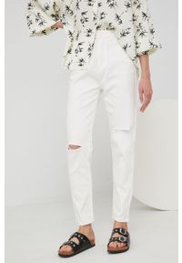 Answear Lab jeansy damskie kolor biały high waist. Stan: podwyższony. Kolor: biały. Styl: wakacyjny