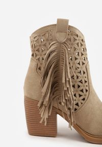Born2be - Ciemnobeżowe Botki Kowbojki na Stożkowym Obcasie z Ażurowym Wzorem i Eathetina. Okazja: na co dzień. Kolor: beżowy. Materiał: jeans. Wzór: ażurowy. Obcas: na obcasie. Styl: boho, casual, elegancki. Wysokość obcasa: średni #6