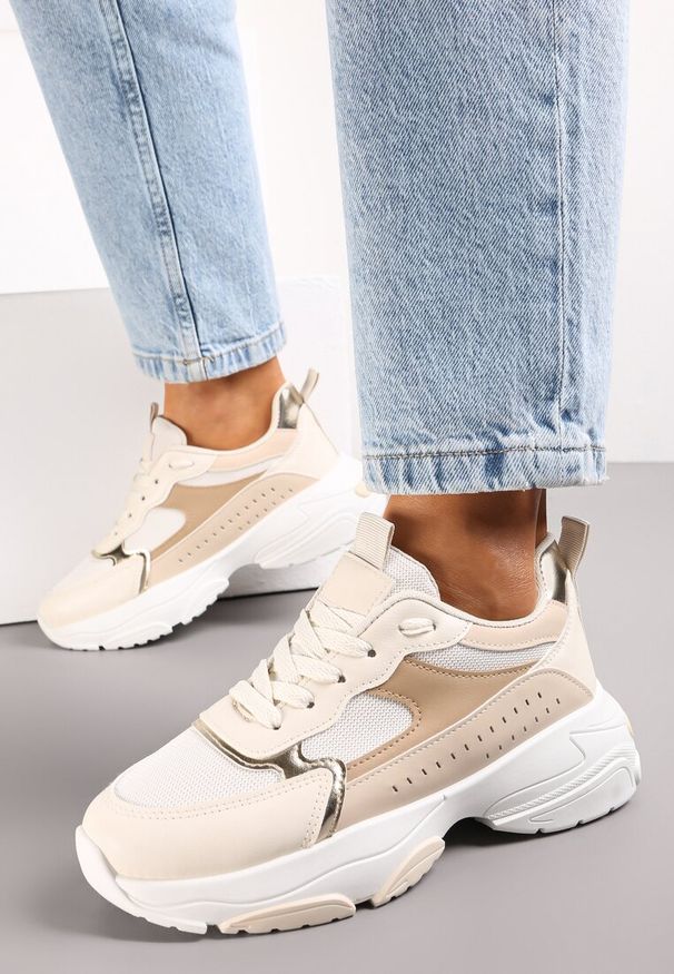Renee - Beżowe Sneakersy na Grubej Podeszwie z Cholewką przed Kostkę i Perforacją Obethy. Wysokość cholewki: przed kostkę. Kolor: beżowy. Szerokość cholewki: normalna