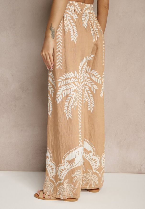 Renee - Ciemnobeżowe Spodnie z Wiskozy o Szerokim Kroju High Waist z Palmami Varritia. Okazja: na co dzień. Stan: podwyższony. Kolor: beżowy. Materiał: wiskoza. Sezon: lato. Styl: elegancki, casual