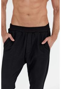 DSQUARED2 Czarne spodnie męskie relax dean joggers. Kolor: czarny. Materiał: bawełna