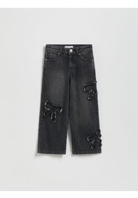 Reserved - Jeansy wide leg z aplikacjami - szary. Kolor: szary. Wzór: aplikacja