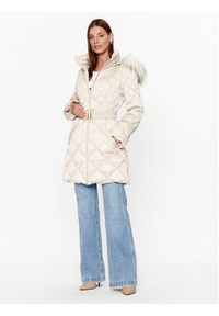 Guess Płaszcz zimowy W3BL36 WEX52 Beżowy Regular Fit. Kolor: beżowy. Materiał: syntetyk. Sezon: zima #4
