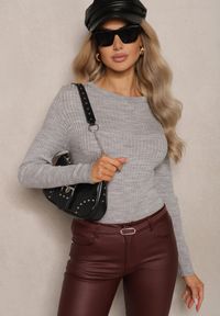 Renee - Szary Casualowy Sweter z Prążkowanego Materiału Zintra. Okazja: na co dzień. Kolor: szary. Materiał: materiał, prążkowany. Długość rękawa: długi rękaw. Długość: długie. Styl: casual #4