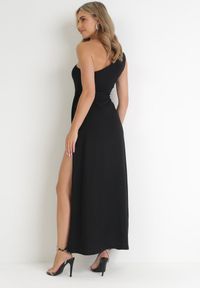Born2be - Czarna Asymetryczna Sukienka Maxi z Rozkloszowanym Dołem i Wycięciem z Brokatem Acaisa. Kolor: czarny. Materiał: wiskoza, materiał. Typ sukienki: asymetryczne. Długość: maxi #2