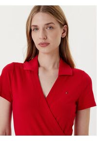 TOMMY HILFIGER - Tommy Hilfiger Sukienka codzienna 1985 WW0WW45733 Czerwony Regular Fit. Okazja: na co dzień. Kolor: czerwony. Materiał: syntetyk. Typ sukienki: proste. Styl: casual #4
