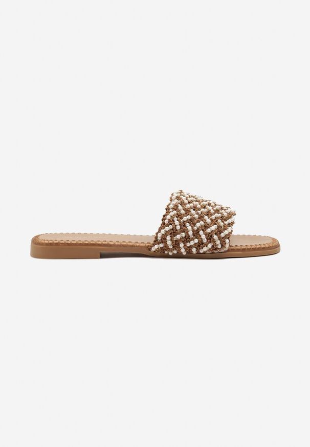 Born2be - Ciemnobeżowe Klapki z Koralikami w Stylu Boho Sorea. Okazja: na spacer, na co dzień. Kolor: beżowy. Wzór: aplikacja. Sezon: lato. Obcas: na obcasie. Styl: boho. Wysokość obcasa: niski