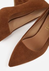 Renee - Brązowe Casualowe Czółenka na Słupku Vices z Wkładką ze Skóry Naturalnej Maidra. Okazja: na co dzień. Kolor: brązowy. Materiał: skóra. Sezon: wiosna, lato. Obcas: na słupku. Styl: casual. Wysokość obcasa: średni #9