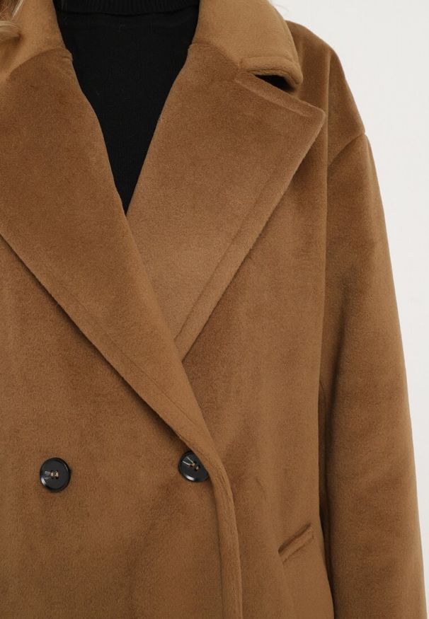 Born2be - Brązowy Dwurzędowy Płaszcz o Prostym Kroju z Kieszeniami Malwivra. Okazja: na co dzień. Kolor: brązowy. Długość rękawa: długi rękaw. Długość: długie. Styl: casual, elegancki, klasyczny