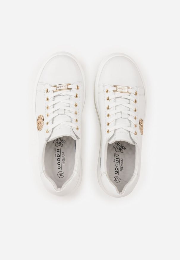 Born2be - Białe Sneakersy na Koturnie ze Skóry Naturalnej z Ozdobami Choko. Okazja: na co dzień. Kolor: biały. Materiał: skóra. Wzór: aplikacja. Obcas: na koturnie