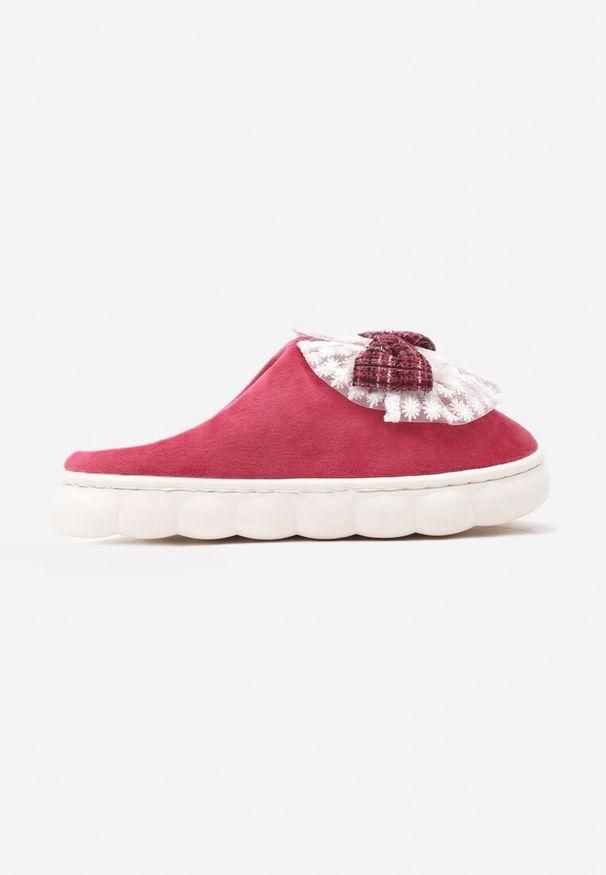 Born2be - Bordowe Kapcie Vices na Tłoczonej Podeszwie Zdobione Podwójną Kokardą Martinnia. Okazja: na co dzień. Kolor: czerwony. Materiał: jeans. Wzór: aplikacja. Obcas: na obcasie. Styl: klasyczny, casual. Wysokość obcasa: niski