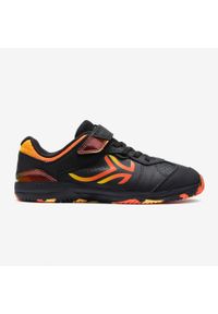 Decathlon - Buty sportowe dla dzieci Artengo TS 160. Okazja: na co dzień. Zapięcie: rzepy. Kolor: wielokolorowy, pomarańczowy, żółty, czarny, czerwony. Materiał: kauczuk. Szerokość cholewki: normalna