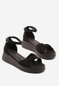 Renee - Czarne Sandały Vices z Ozdobną Cholewką i Paskiem z Klamerką Rearosa. Okazja: na co dzień, na imprezę. Zapięcie: pasek. Kolor: czarny. Materiał: jeans. Wzór: aplikacja. Styl: casual, elegancki #3