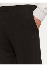 4f - 4F Spodnie dresowe 4FWMM00TTROM0942 Czarny Regular Fit. Kolor: czarny. Materiał: bawełna #2