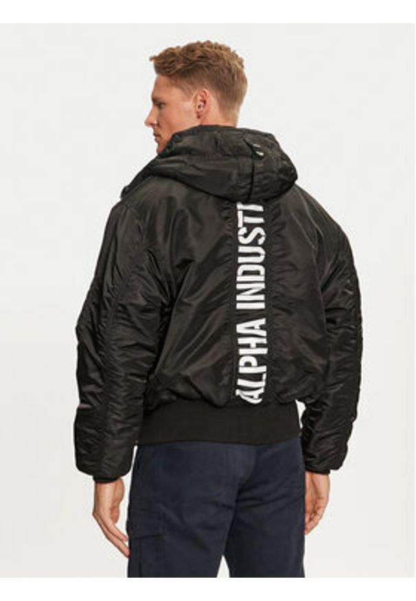 Alpha Industries Kurtka zimowa 113145 Czarny Regular Fit. Kolor: czarny. Materiał: syntetyk. Sezon: zima