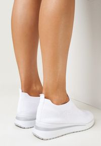Born2be - Białe Sneakersy Cascatia. Zapięcie: bez zapięcia. Kolor: biały. Materiał: materiał, dresówka. Szerokość cholewki: normalna. Wzór: aplikacja #3