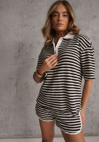 Renee - Beżowo-Czarny Oversizowy Komplet z Dzianiny w Paski Koszulka Polo i Krótkie Spodenki Nanea. Kolor: beżowy. Materiał: dzianina. Wzór: paski #1
