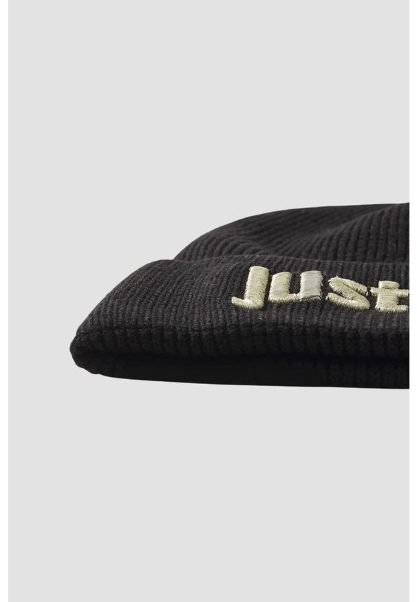 Just Cavalli - JUST CAVALLI Czarna damska czapka beanie z domieszką wełny. Kolor: czarny. Materiał: wełna. Wzór: haft. Styl: elegancki