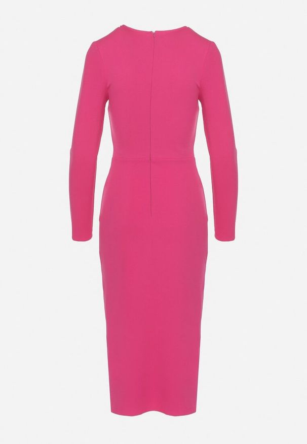 Born2be - Fuksjowa Taliowana Sukienka Vices z Marszczeniem i Perełkami Adorre. Kolor: różowy. Wzór: aplikacja. Styl: elegancki, klasyczny