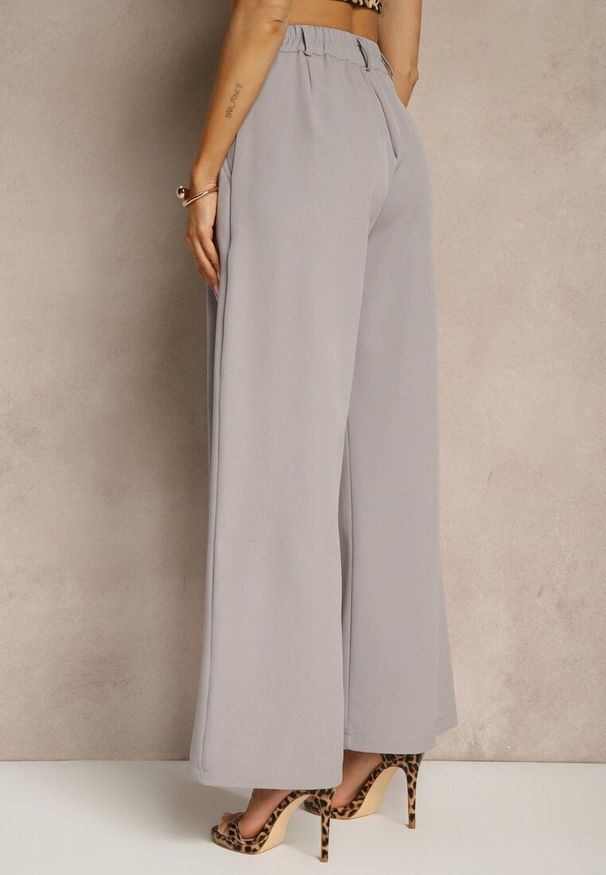 Renee - Szare Szerokie Spodnie High Waist o Garniturowym Kroju z Zakładkami Uliadorea. Okazja: na co dzień. Stan: podwyższony. Kolor: szary. Styl: klasyczny, elegancki, casual