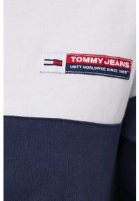 Tommy Jeans longsleeve bawełniany kolor granatowy z kołnierzykiem. Kolor: niebieski. Materiał: bawełna. Długość rękawa: długi rękaw. Długość: krótkie