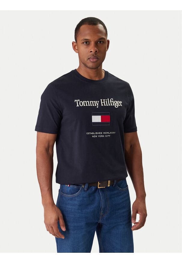 TOMMY HILFIGER - Tommy Hilfiger T-Shirt Embro Flag MW0MW42736 Granatowy Regular Fit. Kolor: niebieski. Materiał: bawełna