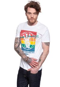 Wrangler - WRANGLER T SHIRT SS GLOBE TEE WHITE W7D9FK989. Kolor: biały. Wzór: nadruk