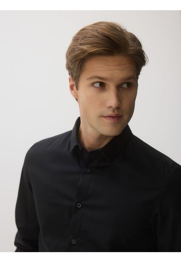 Reserved - Bawełniana koszula slim fit - czarny. Kolor: czarny. Materiał: bawełna
