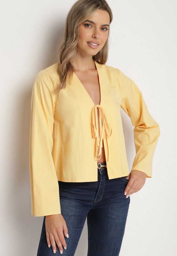 Born2be - Pomarańczowa Bawełniana Bluzka Narzutka Wiązana na Troczki z Szerokimi Rękawami Calorea. Okazja: na co dzień. Typ kołnierza: dekolt w kształcie V. Kolor: pomarańczowy. Materiał: bawełna. Styl: klasyczny, casual