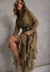 Renee - Zielona Sukienka o Koszulowym Kroju z Przedłużonym Tyłem i Falbanami Savarinna. Kolor: zielony. Materiał: poliester. Typ sukienki: koszulowe #1