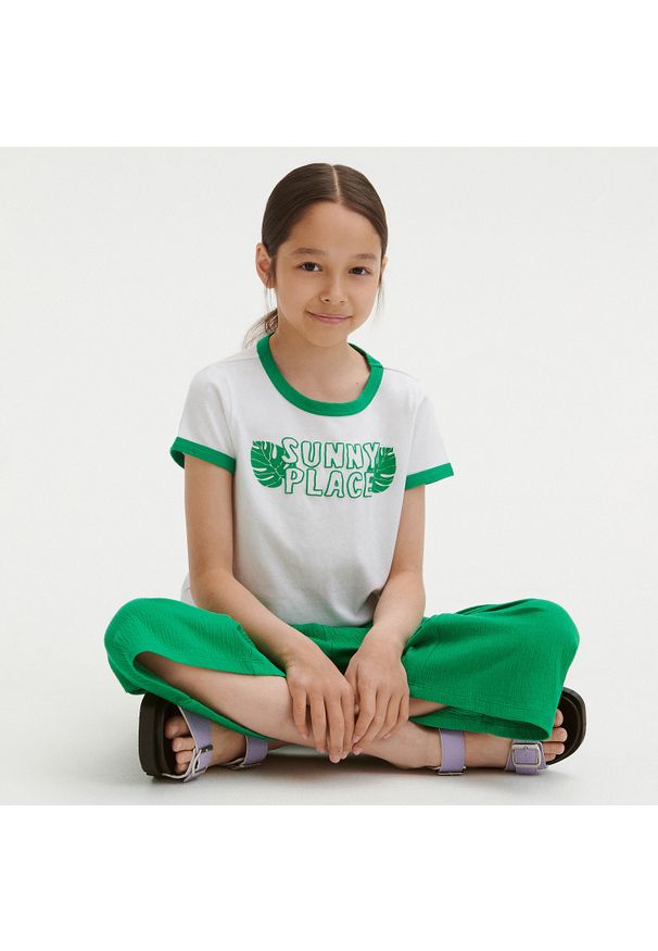 Reserved - T-shirt z wypukłym nadrukiem - Biały. Kolor: biały. Materiał: bawełna. Wzór: nadruk