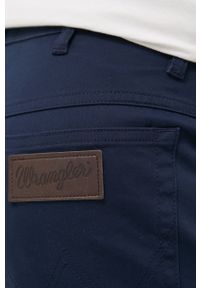 Wrangler spodnie męskie kolor granatowy w fasonie chinos. Kolor: niebieski. Materiał: tkanina