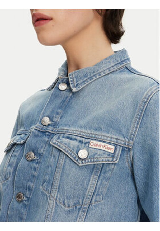 Calvin Klein Jeans Kurtka jeansowa 90's J20J225184 Niebieski Regular Fit. Kolor: niebieski. Materiał: bawełna