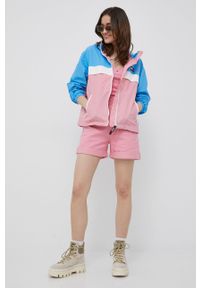 Tommy Jeans kurtka damska kolor różowy przejściowa. Okazja: na co dzień. Kolor: różowy. Materiał: włókno, materiał. Styl: casual