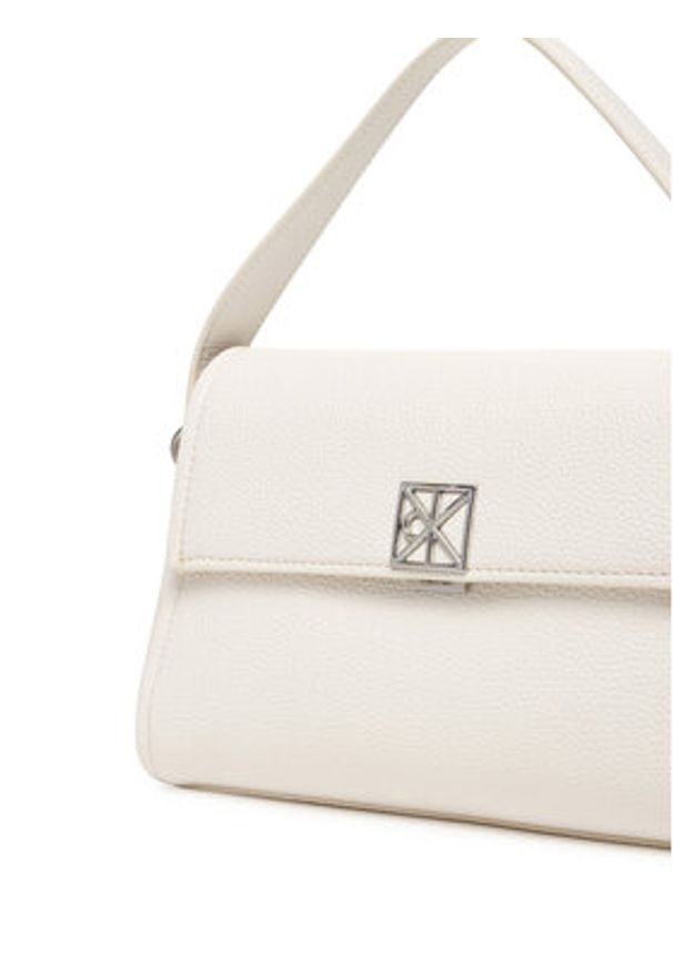 Calvin Klein Torebka Emblem Hw Pebble Shoulder Bag 25 LV04F3425G Biały. Kolor: biały. Materiał: skórzane
