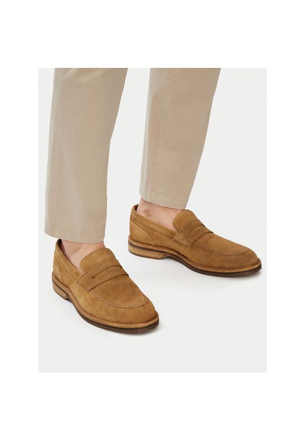 Półbuty Clarks. Kolor: brązowy