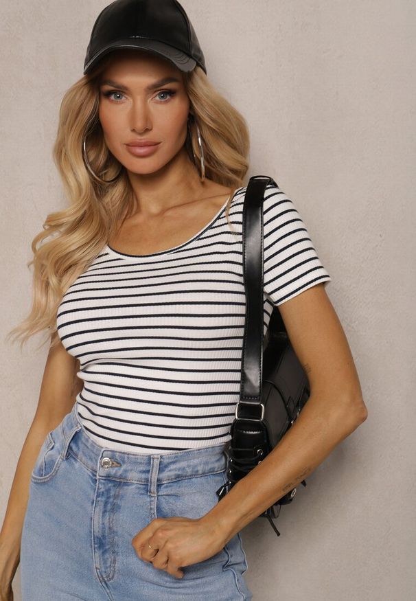 Renee - Biało-Granatowy Bawełniany T-shirt Koszulka w Paski z Krótkim Rękawem Fralea. Okazja: na co dzień. Kolor: biały. Materiał: bawełna. Długość rękawa: krótki rękaw. Długość: krótkie. Wzór: paski. Styl: casual, elegancki