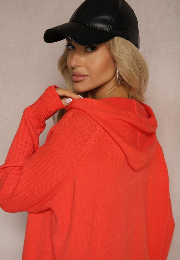 Renee - Pomarańczowy Sweter z Wiskozą i Kaszmirem oraz z Kapturem Nerolin. Okazja: na spacer, na co dzień. Typ kołnierza: kaptur. Kolor: pomarańczowy. Materiał: wiskoza, kaszmir. Styl: elegancki, casual
