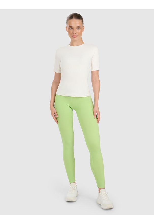 4f - 4F Koszulka treningowa slim szybkoschnąca damska - beżowa L. Kolor: beżowy. Materiał: elastan, włókno, syntetyk, materiał. Wzór: gładki, ze splotem. Sport: fitness