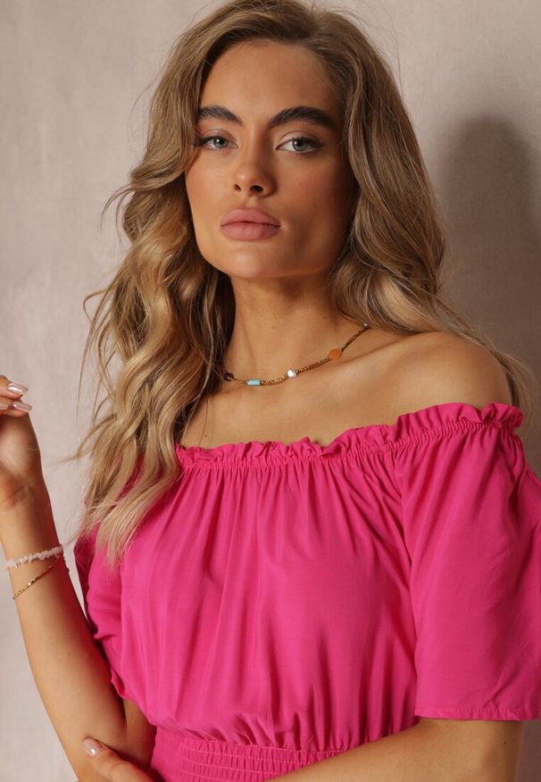 Renee - Różowa Sukienka Maxi Hiszpanka z Wiskozy Millore. Typ kołnierza: dekolt hiszpanka. Kolor: różowy. Materiał: wiskoza. Wzór: aplikacja, ażurowy. Długość: maxi