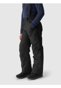 4F JUNIOR - Spodnie narciarskie z szelkami membrana 8000 chłopięce - czarne. Kolor: czarny. Materiał: syntetyk, materiał, tkanina. Sezon: zima. Sport: narciarstwo
