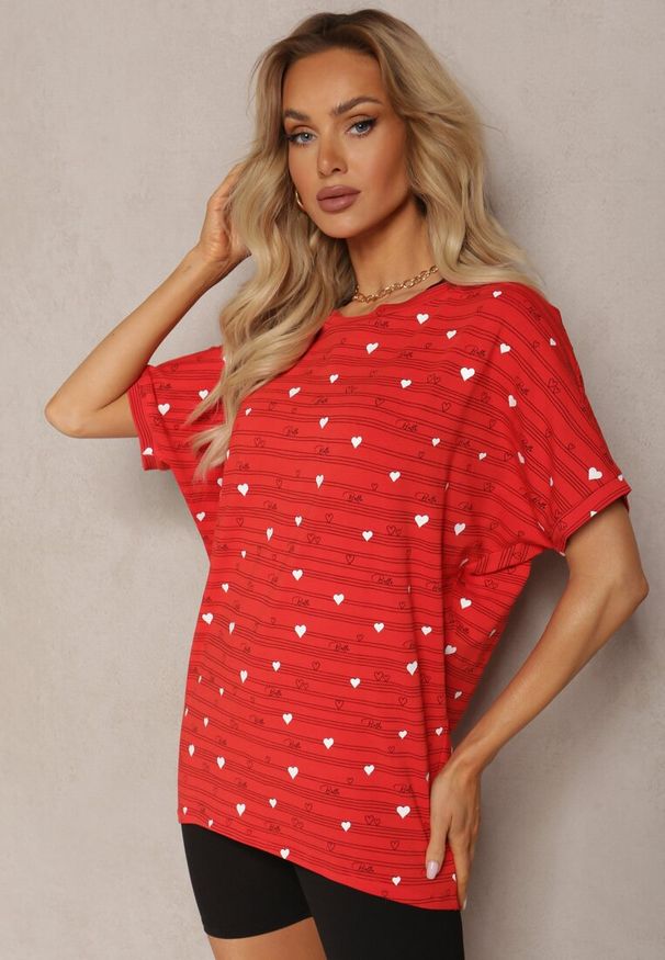 Renee - Czerwona Bluzka Typu Nietoperz z Bawełny w Ozdobny Wzór Pallottia. Okazja: na co dzień. Kolor: czerwony. Materiał: bawełna. Styl: casual