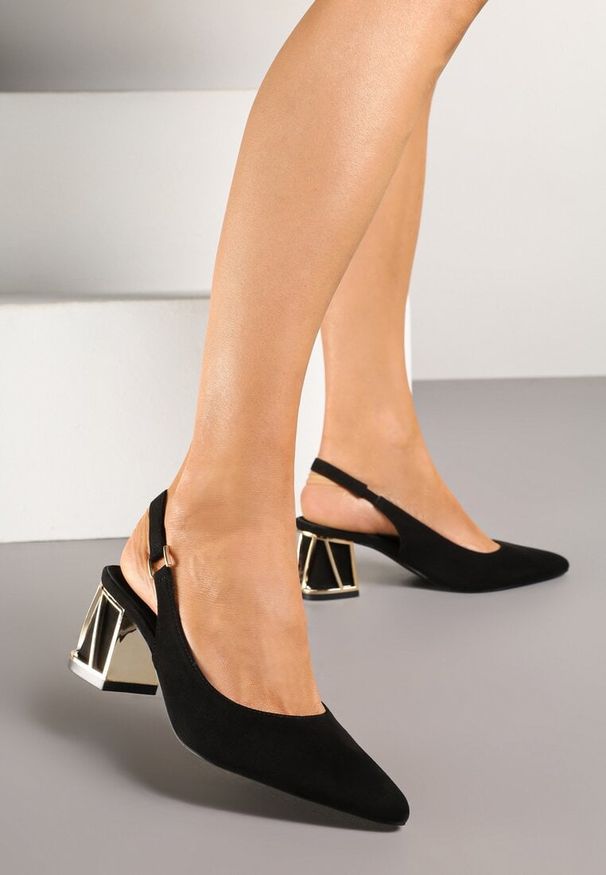 Renee - Czarne Sandały Vices na Słupku ze Skórzaną Wkładką i Metaliczną Wstawką Sesoria. Okazja: na co dzień, na spotkanie biznesowe, do pracy. Nosek buta: szpiczasty. Zapięcie: sprzączka. Kolor: czarny. Materiał: skóra. Obcas: na słupku. Styl: biznesowy, elegancki, casual, klasyczny, wizytowy. Wysokość obcasa: średni